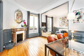  Large apartment between Montmartre and Opéra  Париж